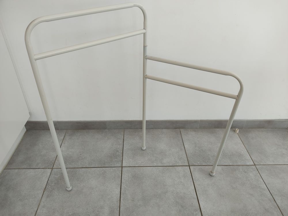 Porte serviette en m&eacute;tal blanc 89cm Meubles