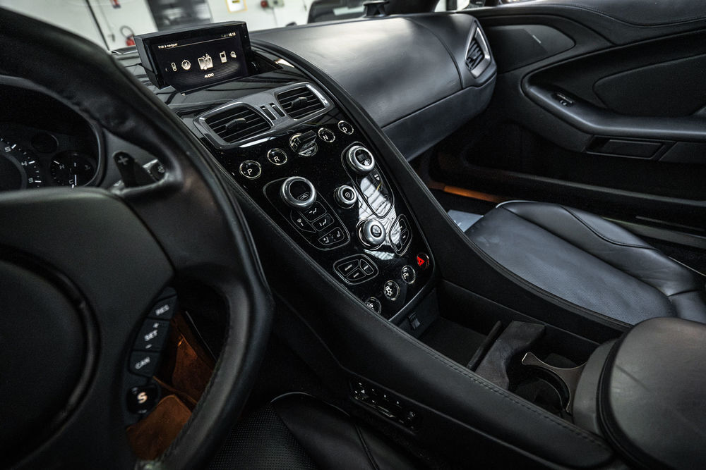 Vanquish Aston Martin V12 *Faible kilom&eacute;trage / Carbone* 2017 occasion 75014 Paris