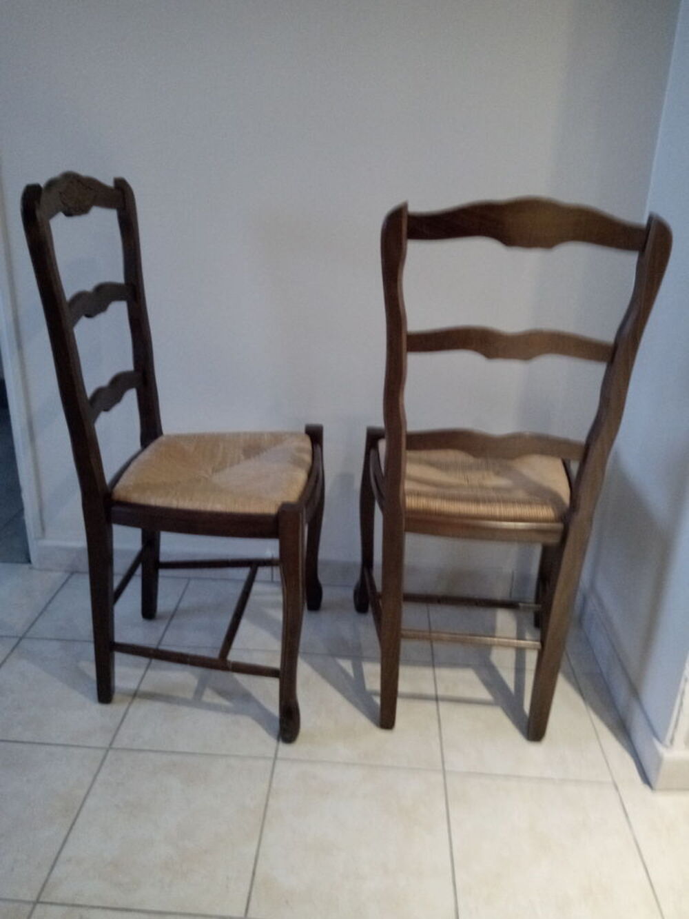 2 chaises en paille et bois sculpt&eacute; Meubles