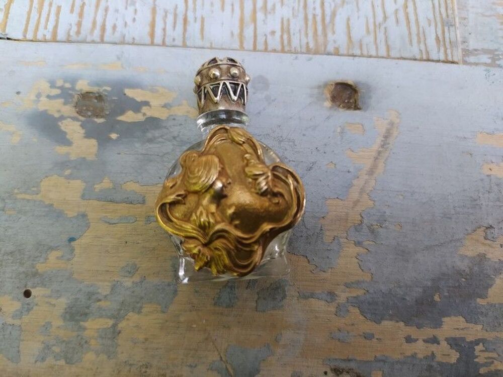 Petits Flacons &agrave; Sels ou Parfum Style Art Nouveau 