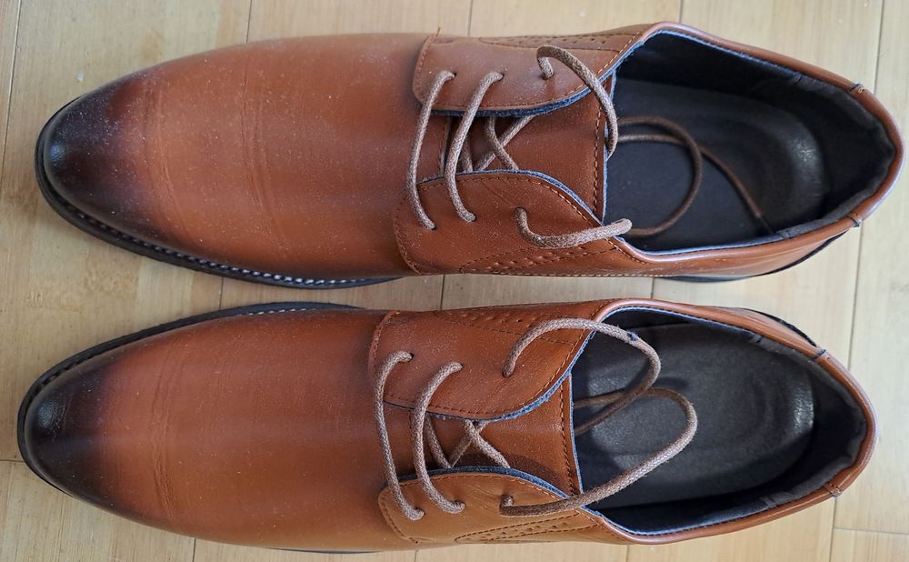 Chaussures neuves en cuir, semelle int&eacute;rieure cuir Chaussures
