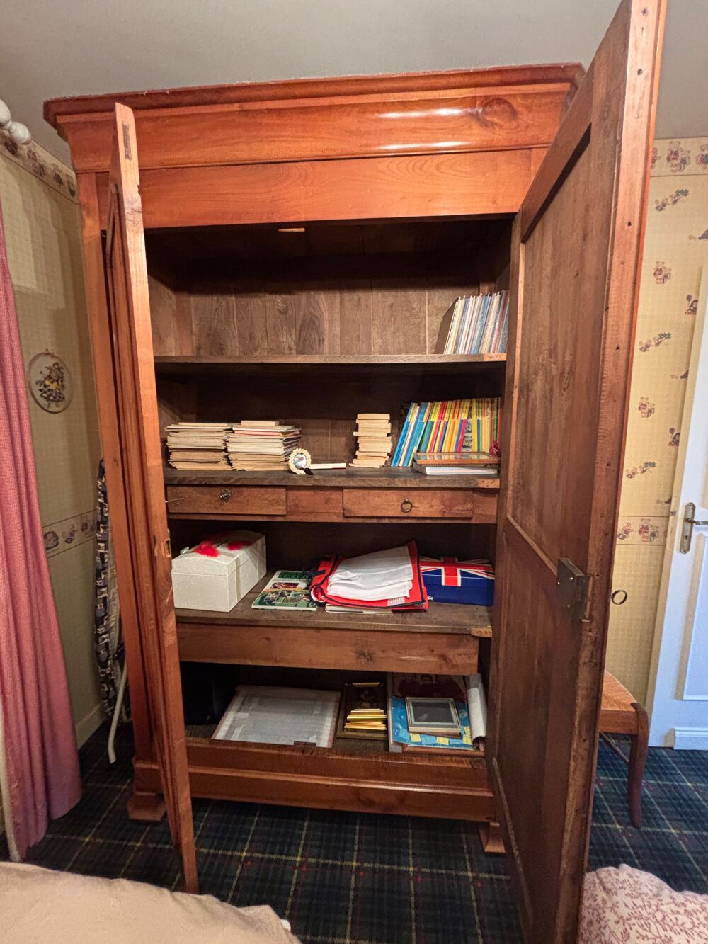 Grande armoire rustique 2 portes ? Bois massif teint&eacute; Meubles