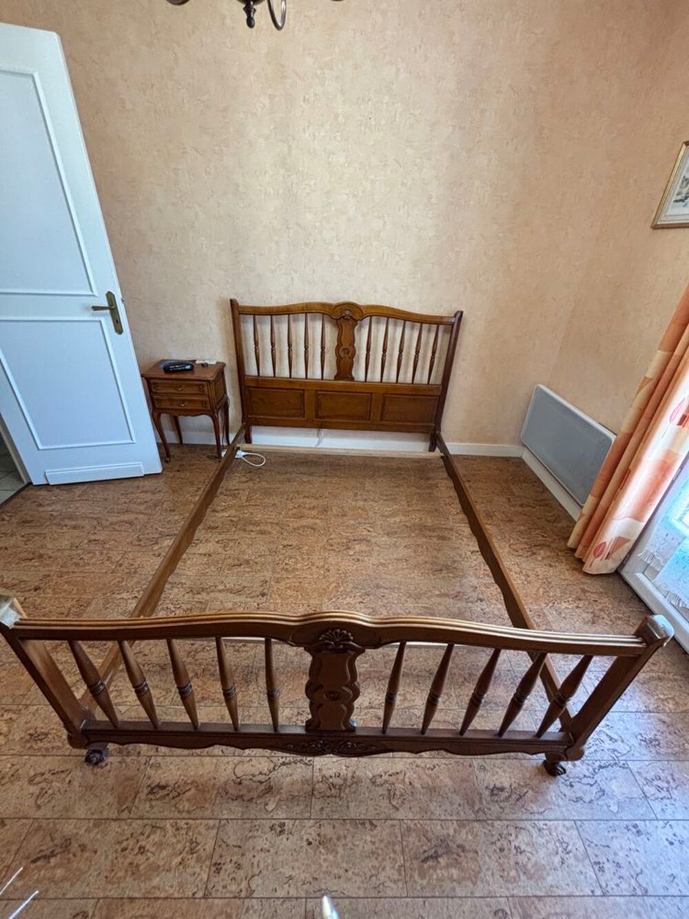 Lit ancien style Louis XV + table de chevet assortie ? Bois Meubles