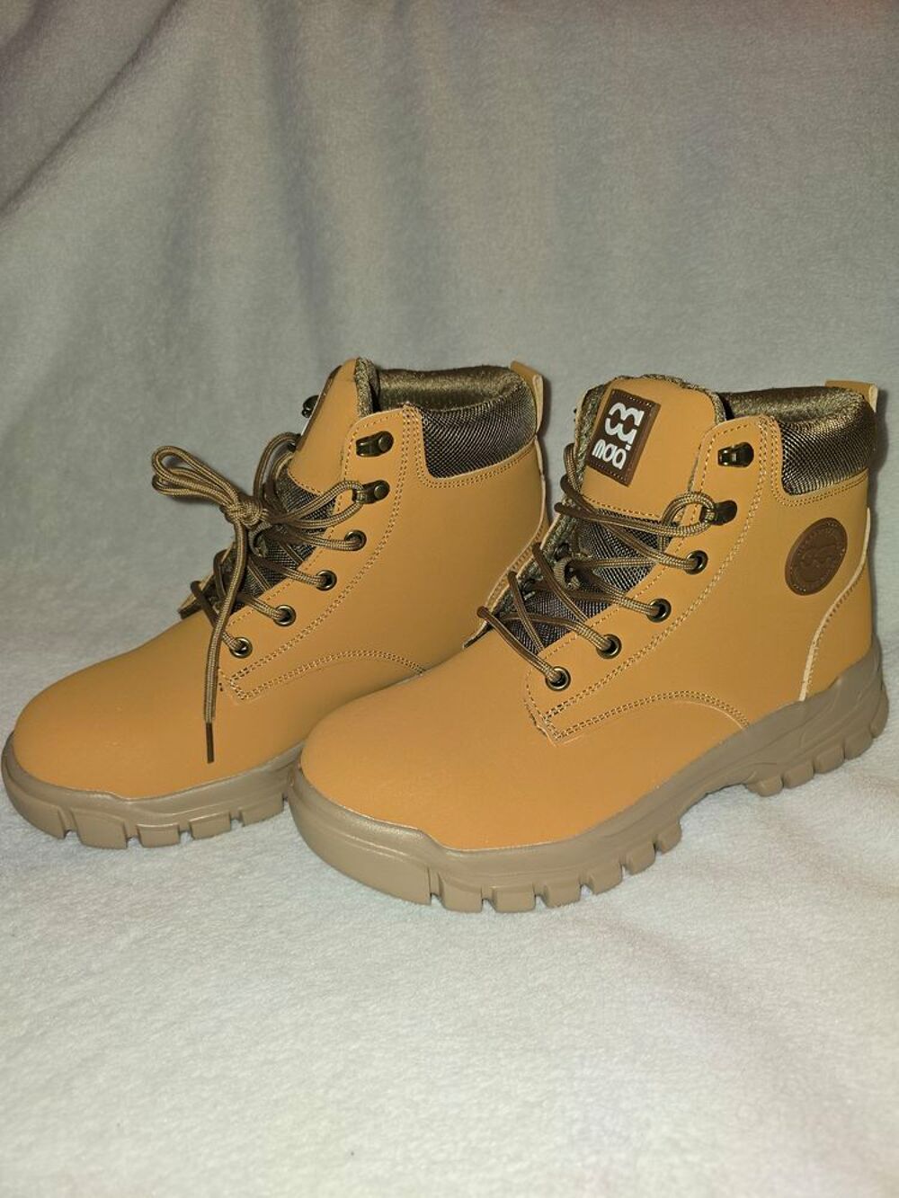 Chaussures de s&eacute;curit&eacute; t42 neuves Chaussures