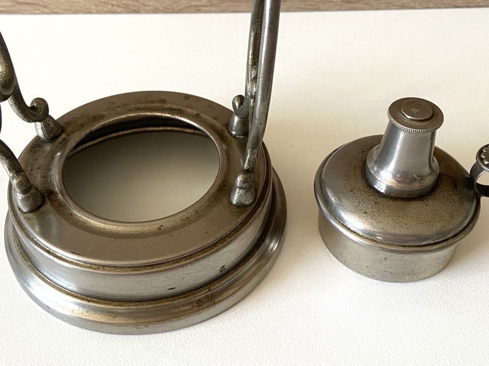 Partie d'une Ancienne Cafeti&egrave;re Th&eacute;i&egrave;re &agrave; Bascule Samovar 