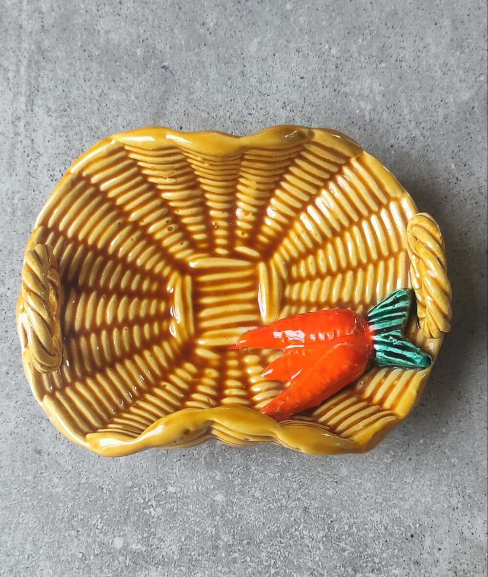 Barbotine "Panier carottes"Vallauris 