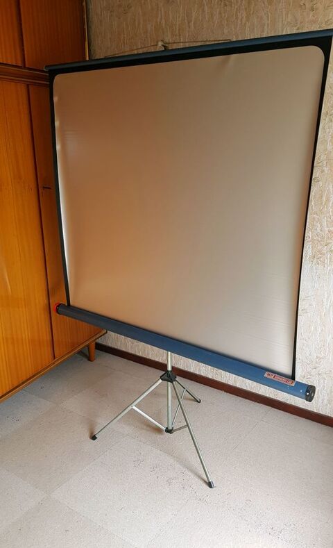 �cran de projection sur pied MP Modern 130 30 Villeparisis (77)