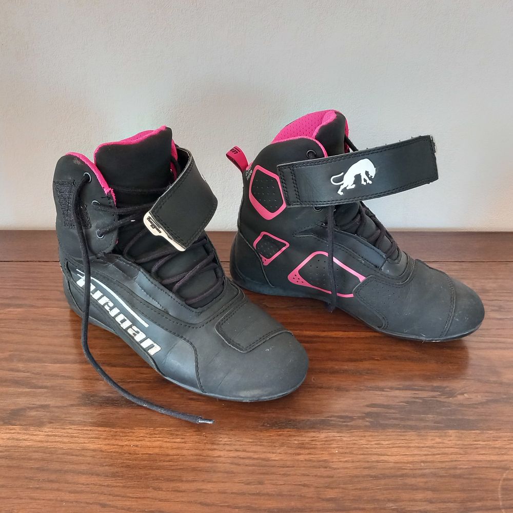 Bottillon moto femme FURIGAN
pointure 40
BE Chaussures