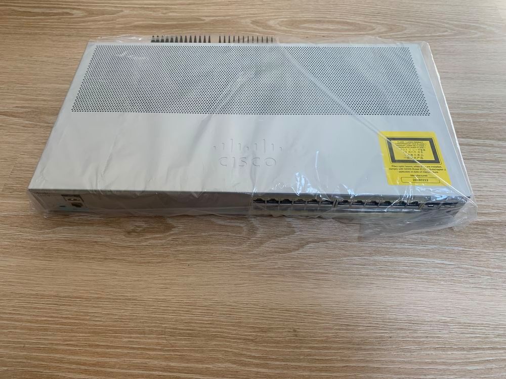 CISCO swtich catalyst WS-C2960L-24PS-LL. Matériel informatique