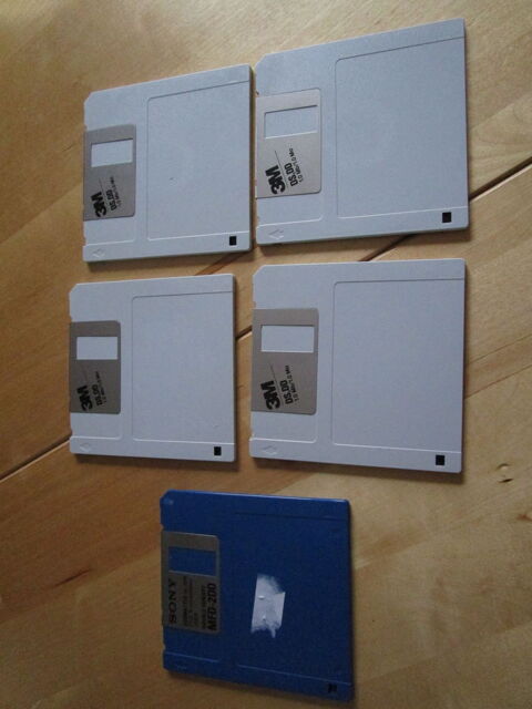 VIEILLE DISQUETTES SONY -3M   IBM  2HD 0 Villepinte (93)