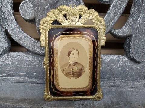 Cadre Photo XIXème  Métal Repoussé Décor Ruban et Médaillon 32 Loches (37)