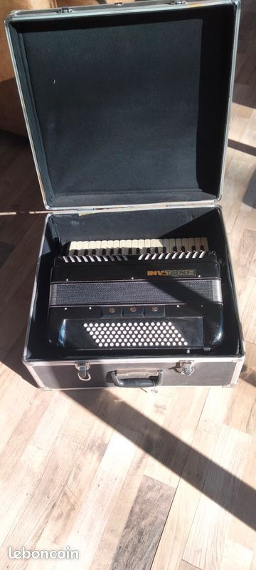 Accord&eacute;on clavier piano droitier Instruments de musique
