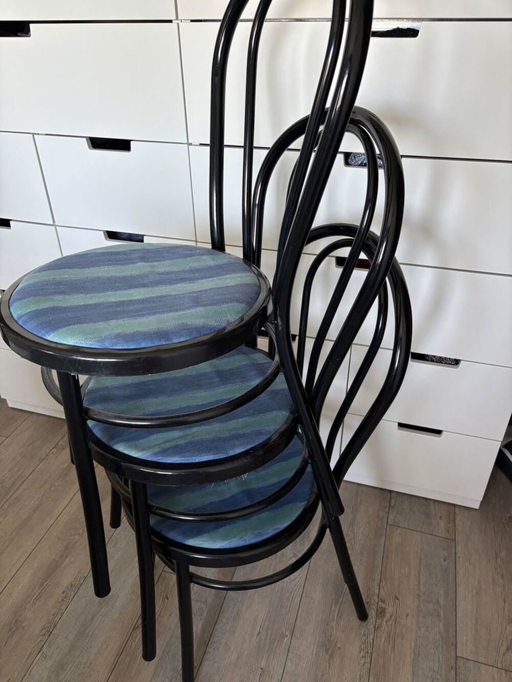 CHAISES BISTROT , Qualit&eacute; sup&eacute;rieure Meubles