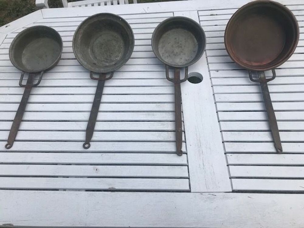 Bel ensemble de 6 po&ecirc;les en cuivre , plus louche assortie Electroménager