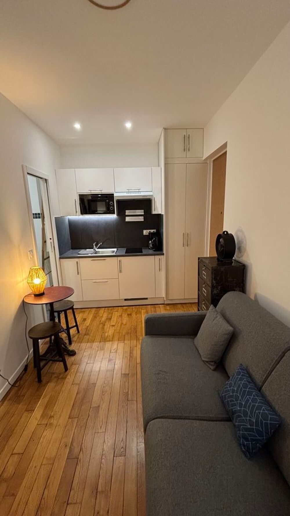 Vente Appartement beau studio meublé Montmartre, métros Anvers, Pigalle et Abbesses. Paris 18