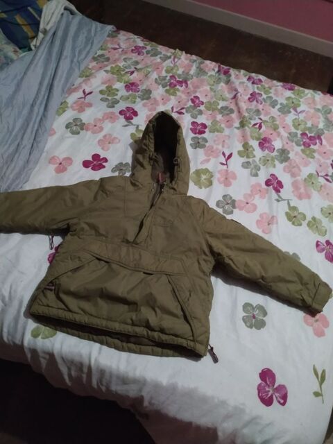11 manteau taille 6ans 
Enfile comme un pull 11 Accolay (89)