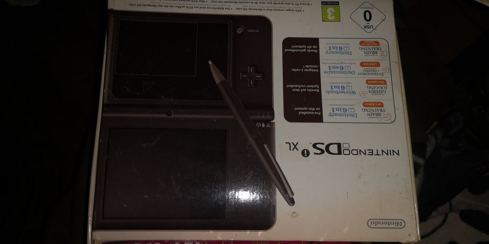 Ds xl noir neuve juste sortie pour les photos Consoles et jeux vidéos
