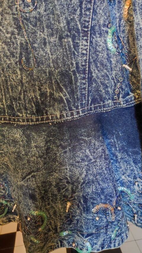 Superbe veste vintage années fin 80 , neuve, perlée, avec sequins également. jean 220 Verneuil-sur-Seine (78)