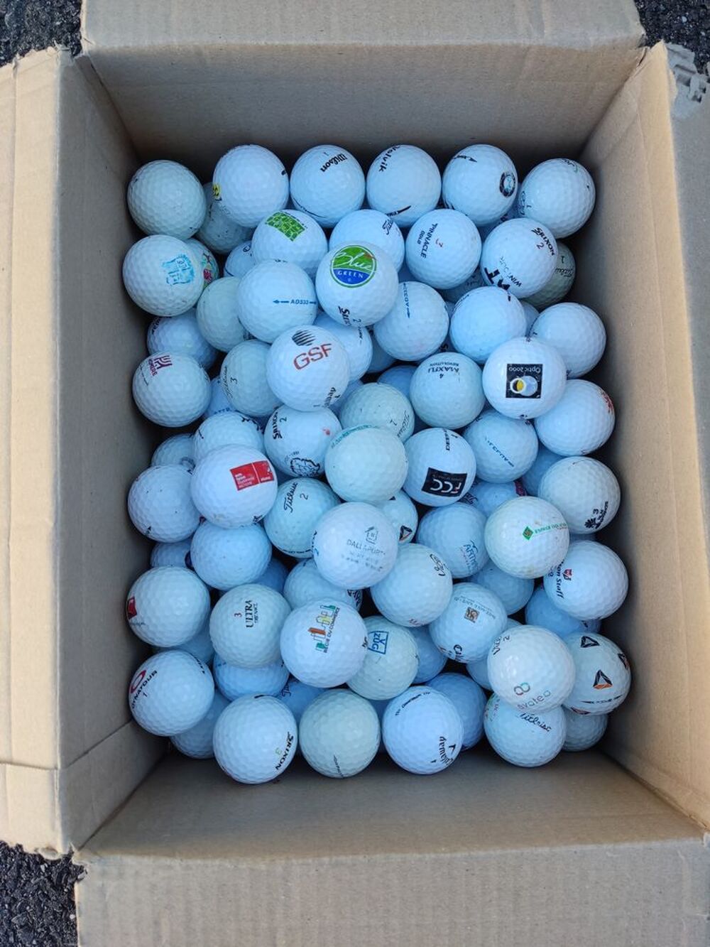 lot de 100 balles de golf logot&eacute;es Sports
