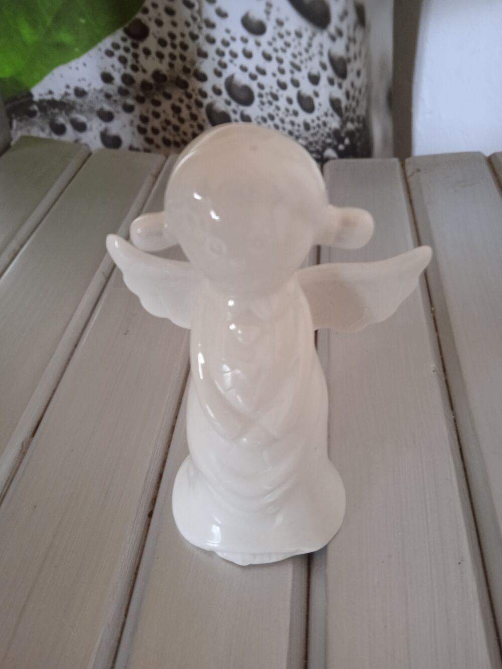 Statue porcelaine ange blanc
En Pri&egrave;re
Excellent &eacute;tat
10 Décoration