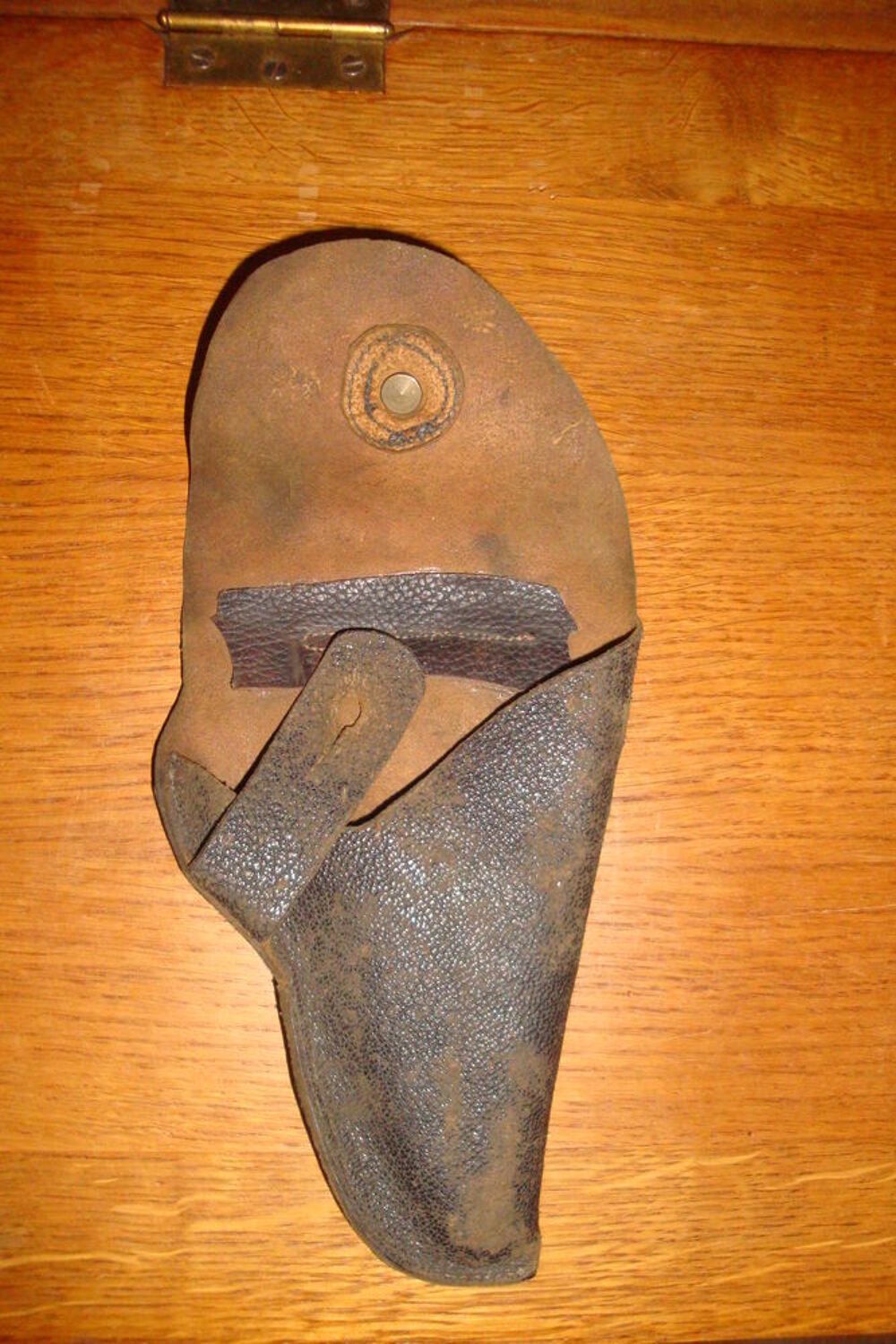 Ancien &eacute;tuis en cuir 