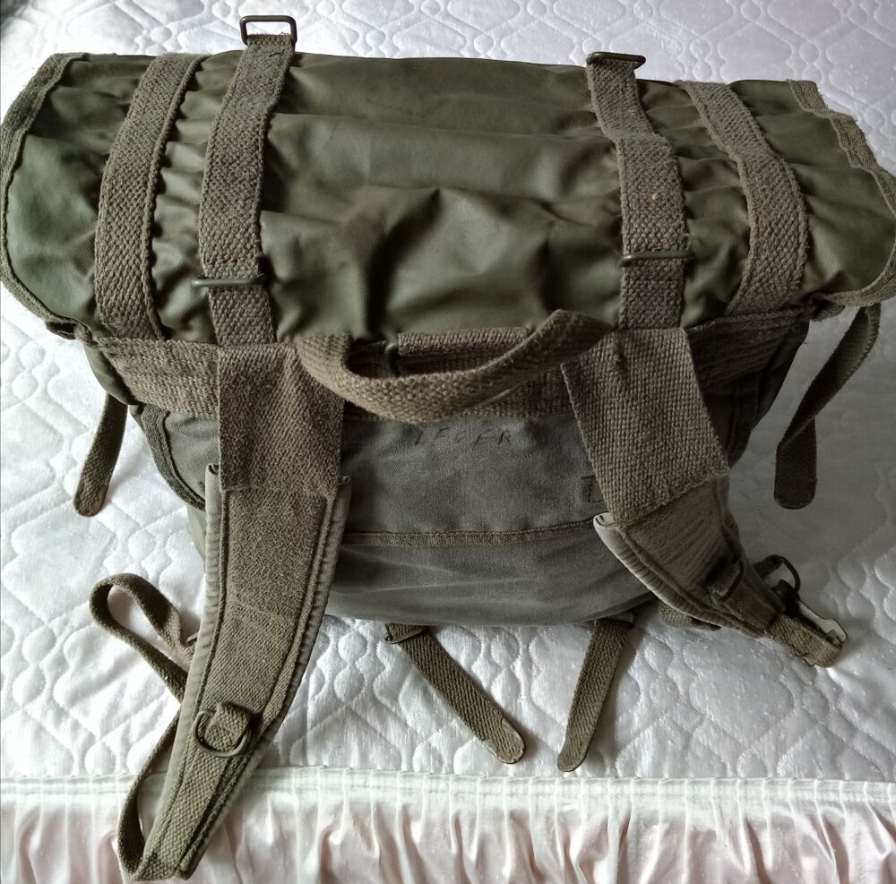 Sac &agrave; dos militaire des ann&eacute;es 70. Sports