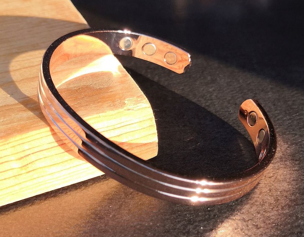 Bracelet jonc 3 barres en cuivre magn&eacute;tique Mixte
Bijoux et montres