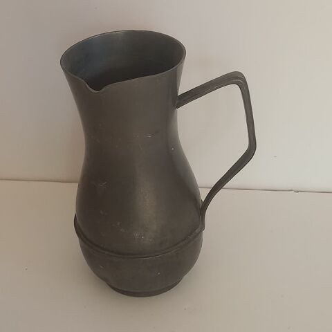 Pichet � eau en �tain avec anse , etain du loir, 95 %, , �co 10 Saumur (49)