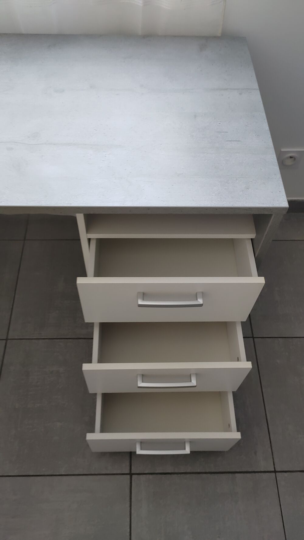 Bureau Bicolore &agrave; Effet B&eacute;ton &amp; Fauteuil de Bureau Luxe Meubles