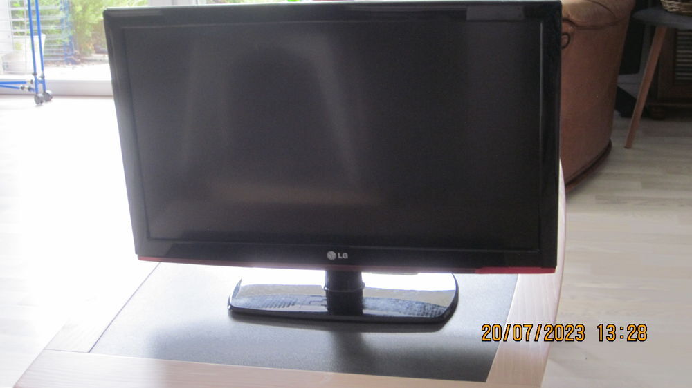 TV Couleur LCD/ LED Ecran 55 C M Marque LG sur pied Photos/Video/TV