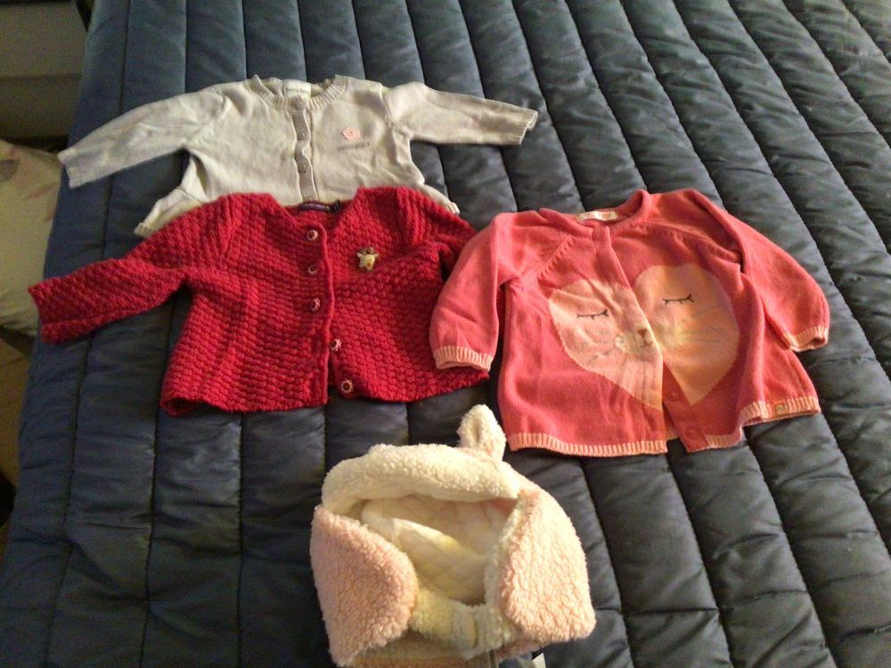  Lot v&ecirc;tements b&eacute;b&eacute; fille 3 mois 
Vêtements enfants