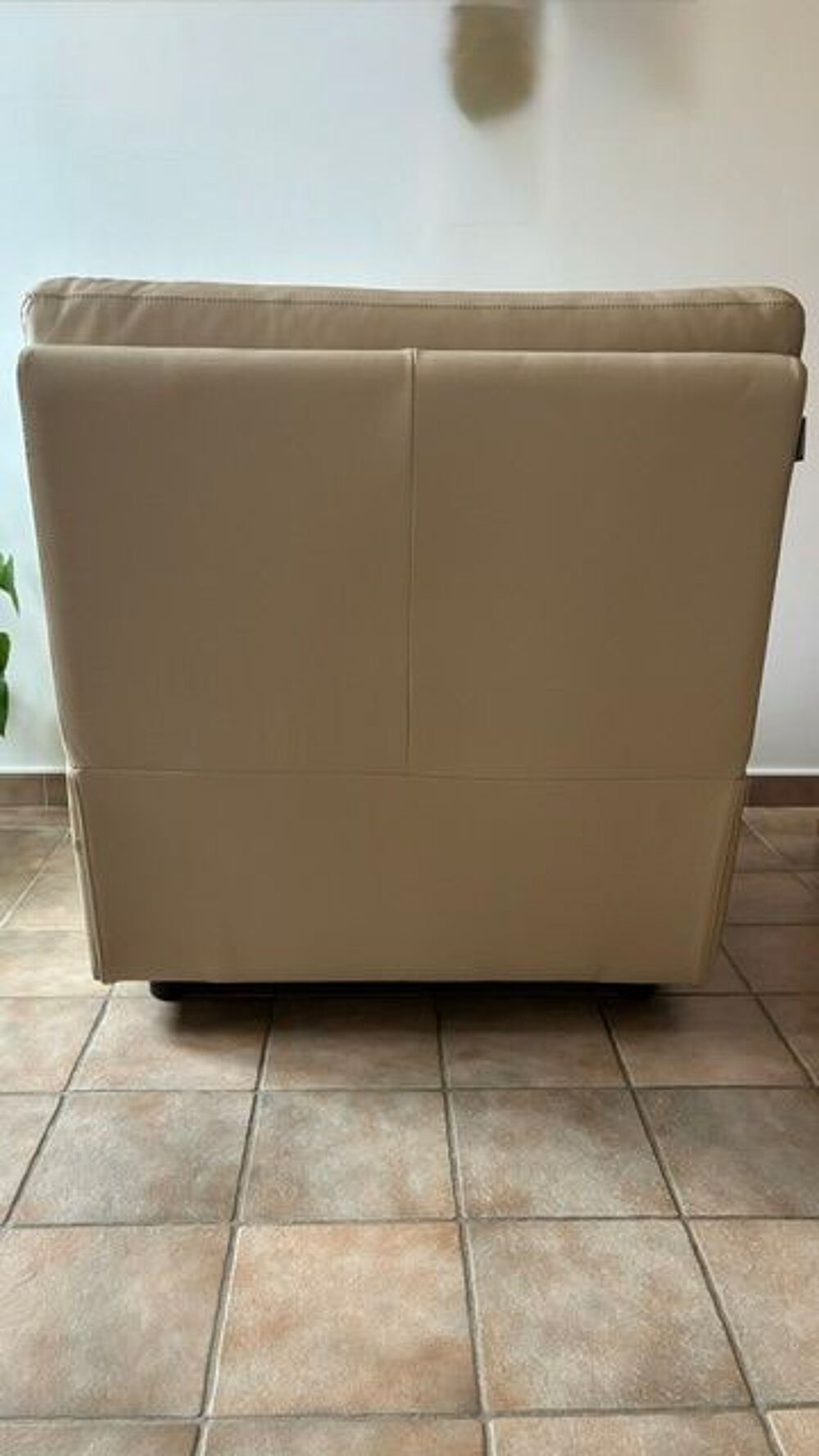 Fauteuil Fixe tout cuir avec design lat&eacute;ral Meubles