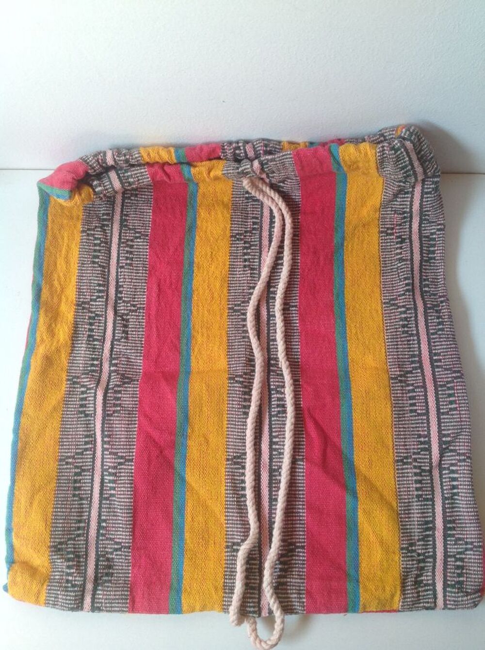 SAC EN TOILE &Agrave; MOTIF PAR BANDES COLOR&Eacute;ES Envoi Possible
Maroquinerie