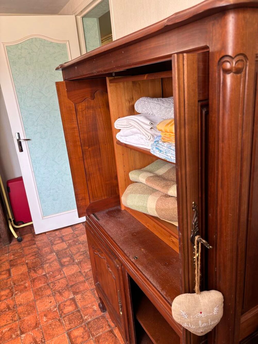 Petite bonneti&egrave;re Louis XV ? 2 niveaux de portes ? Bois vern Meubles