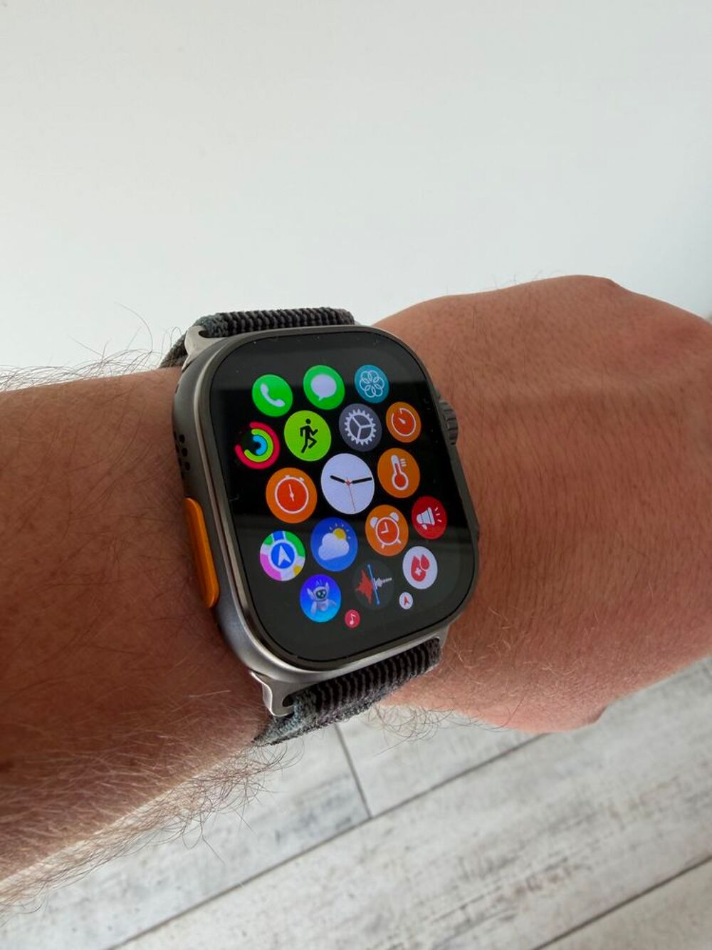 montre connect&eacute;e neuve sous blister Téléphones et tablettes