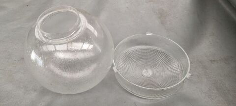 2 globes en verre intérieur ou extérieur 
2 Maubeuge (59)
