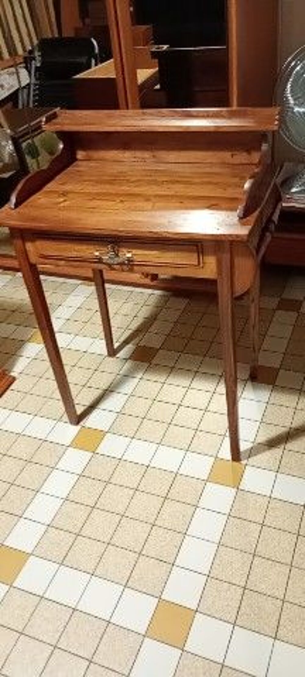 table de toilette. Meubles