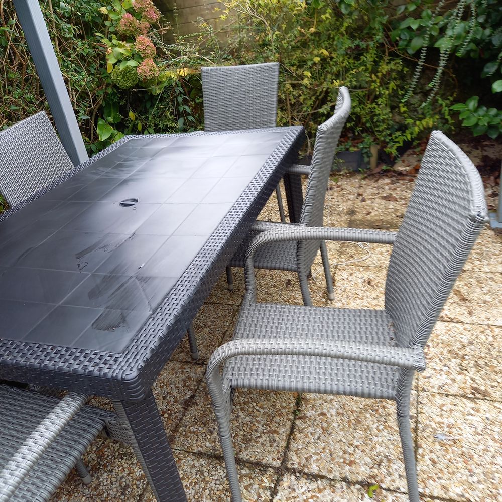 TABLE ET CHAISE DE JARDIN Jardin