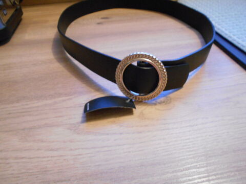 Ceinture noire avec boucle dore, neuve, Shein 3 Retiers (35)