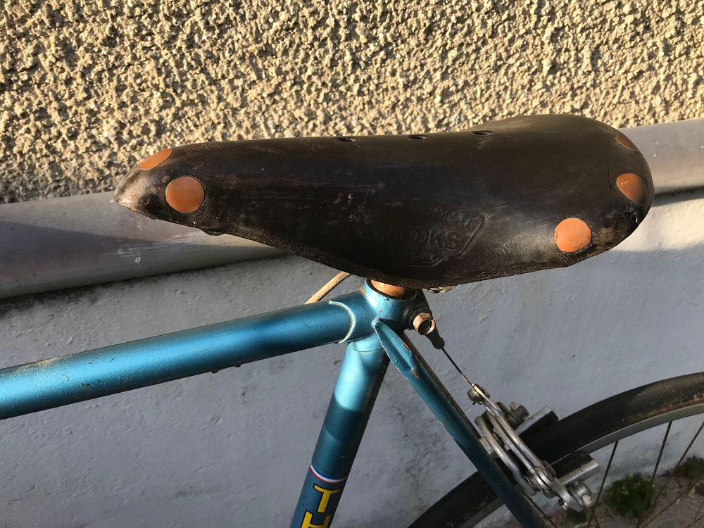 Roue Vélo Ancien THOMANN 700 – Pour Pièces Ou Déco