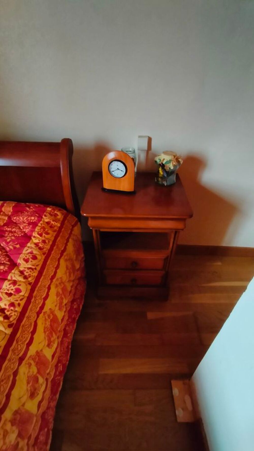 Meubles anciens en bois pour chambre Meubles