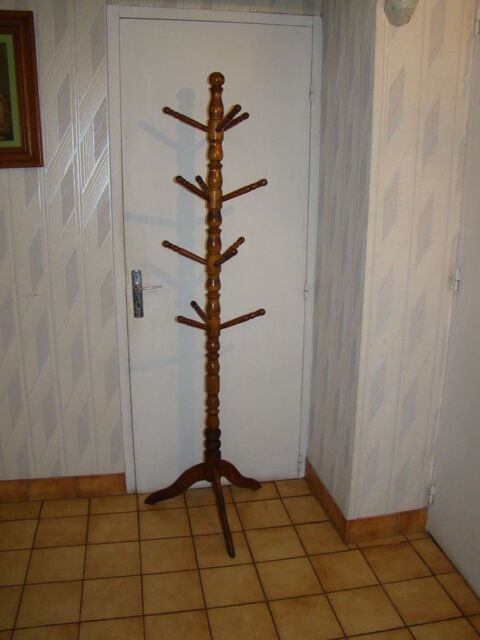 Porte-manteau sur pied vintage � 12 pat�res
150 Gargenville (78)