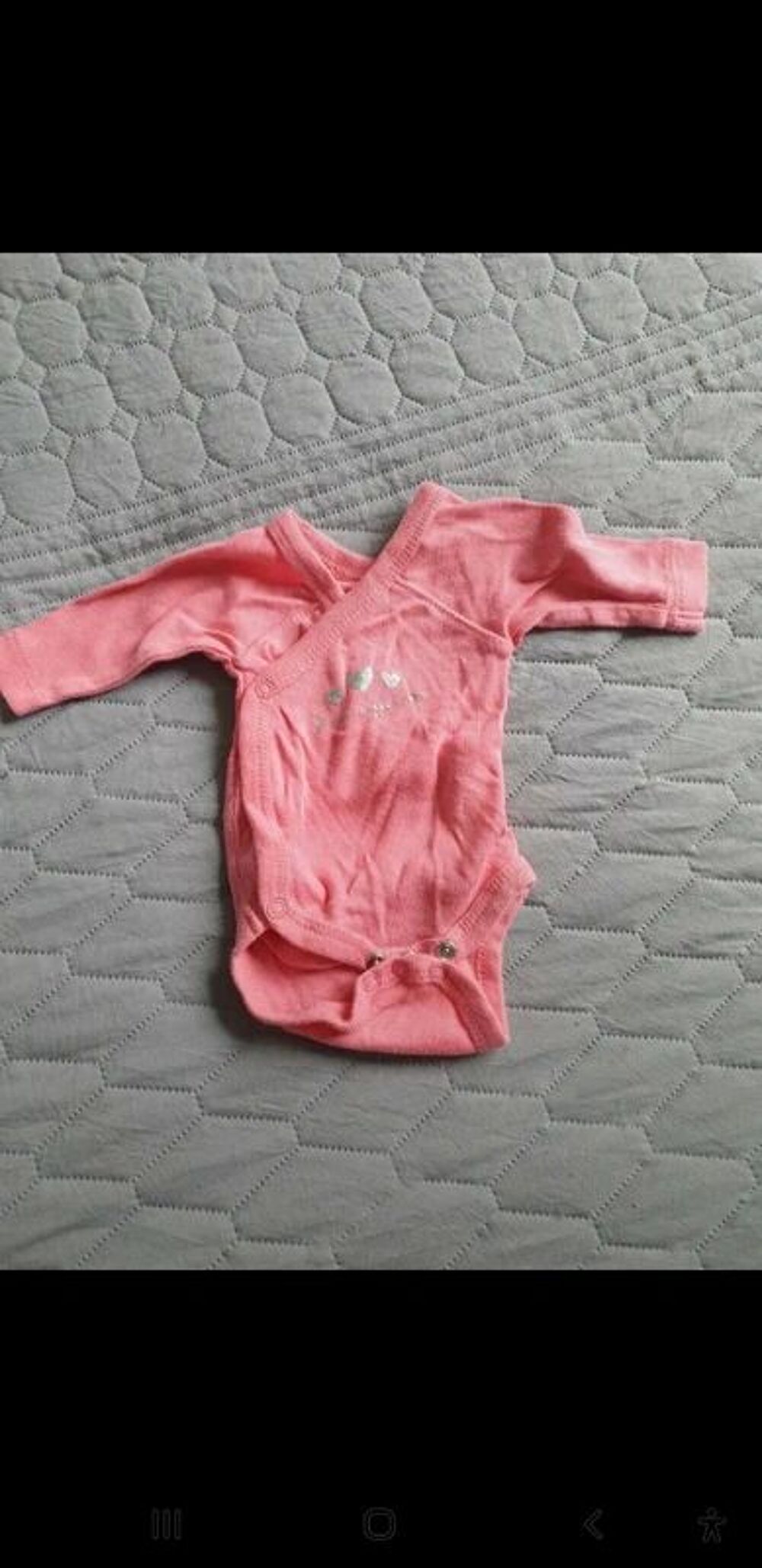 3 poupons et leurs v&ecirc;tements
Jeux / jouets