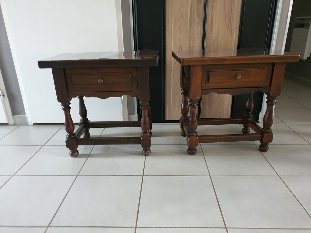 Deux tables de chevet Meubles