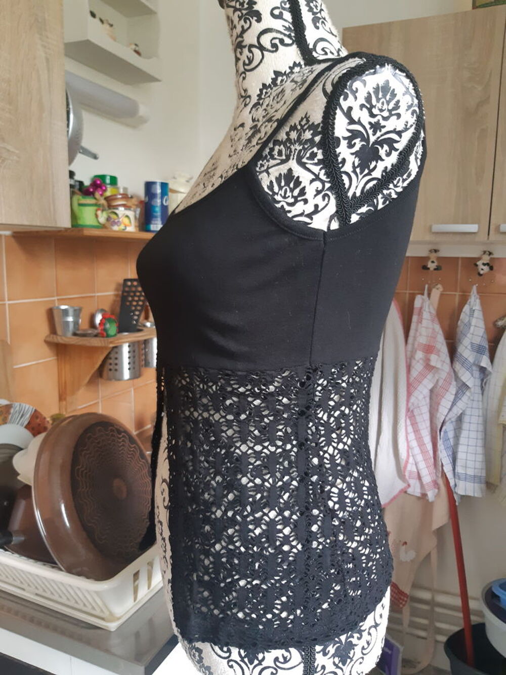 top noir dentelles crochet ouvert devant NEUF TAILLE 1 Vêtements