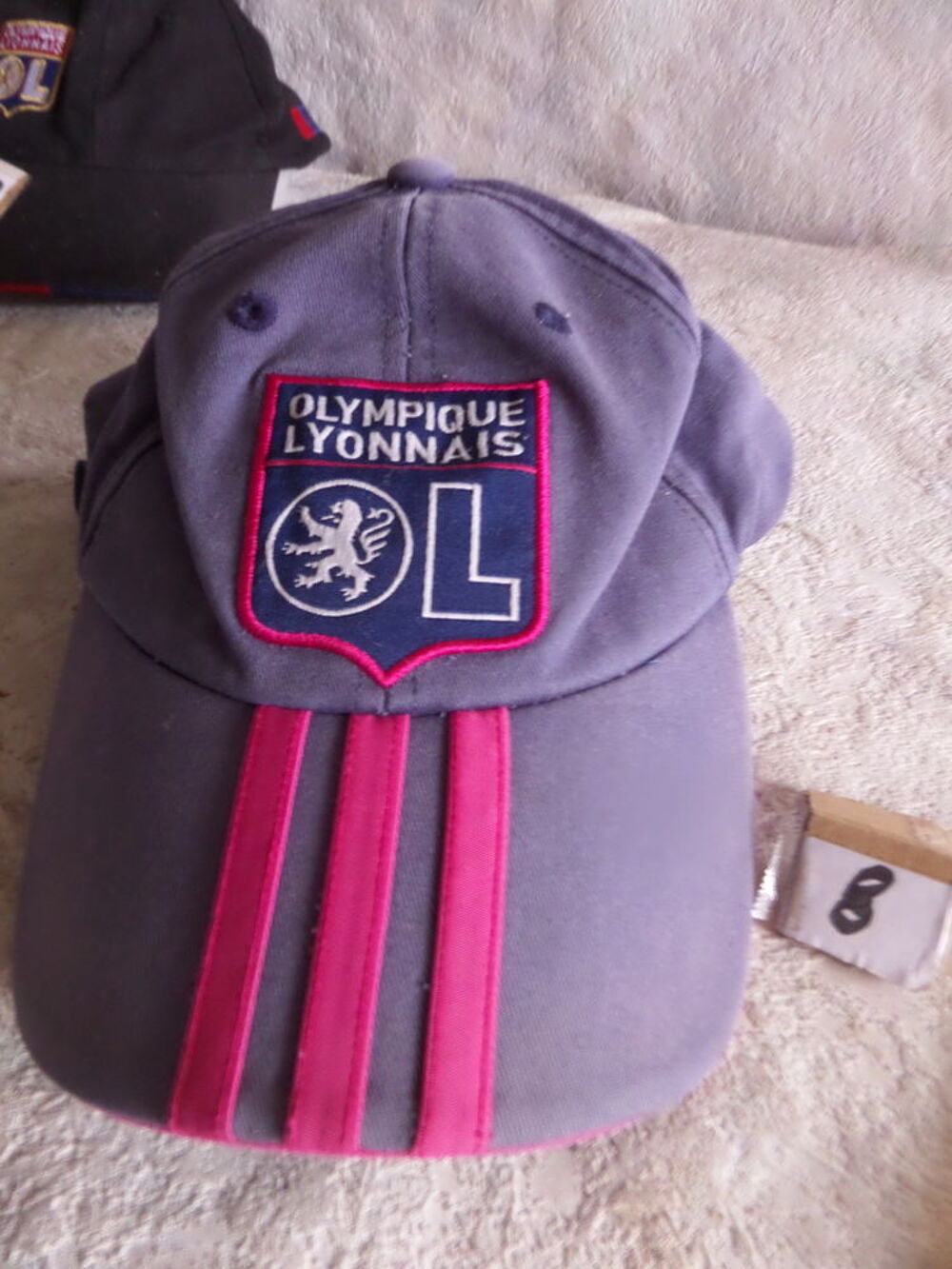 3 .. casquettes de L OLYMPIQUE LYONNAIS Sports