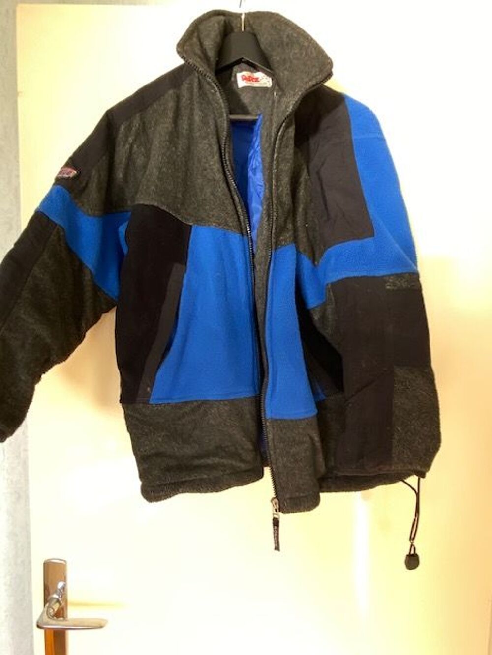 lot de vestes chaudes polaires et jogging Vêtements