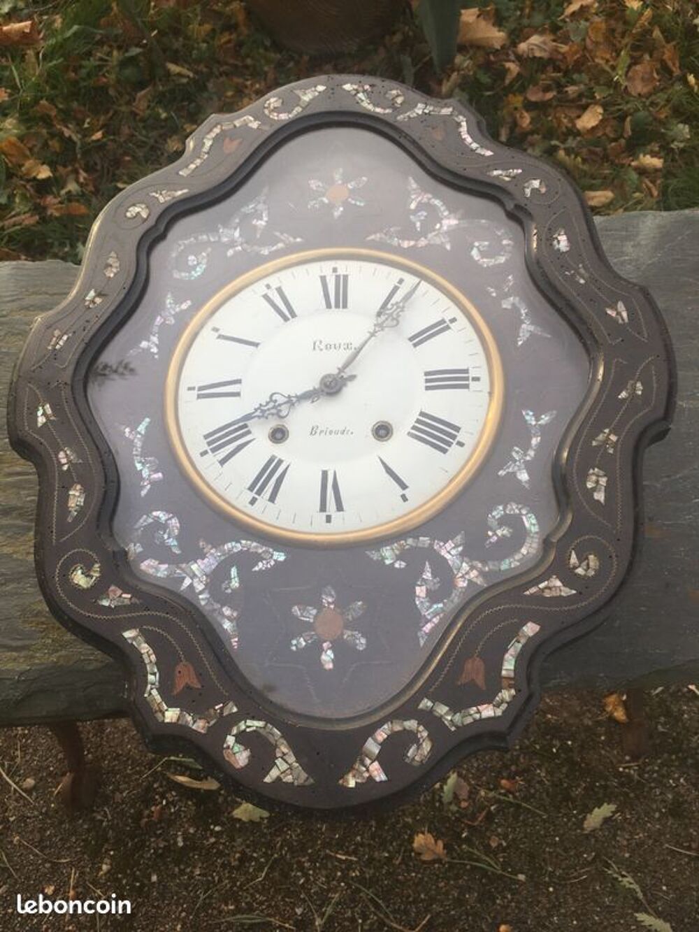 Oeil de boeuf / pendule / horloge (LC)
Décoration