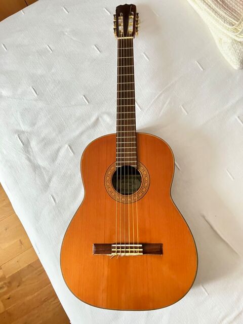 Guitare classique, très peu utilisée, années 80, comme neuve 495 Saint-Égrève (38)