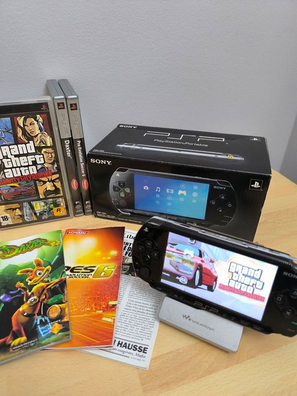 PSP-1004 + 3 jeux physiques + &eacute;mulation arcade r&eacute;tro Consoles et jeux vidos